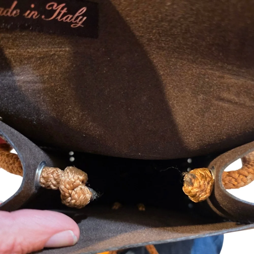 Vintage Hand Tooled Leather Small Crossbody Bag - Venezia, Italy Souvenir - Picture 5 of 8